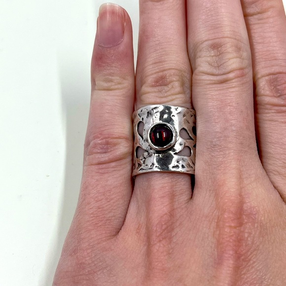 Vintage 925 Sterling Silver Stamped Large Ring With Red Stone - Picture 1 of 9